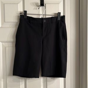 Nike boys black golf shorts size M
